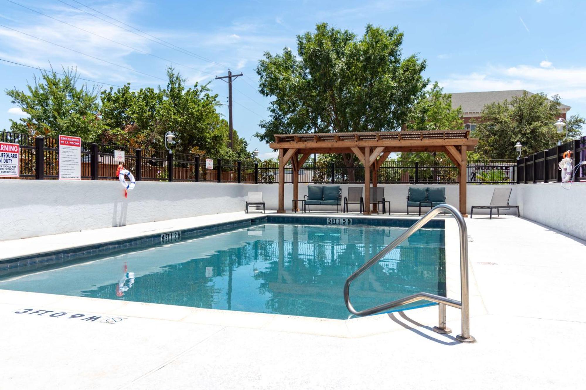 Hampton Inn & Suites Denton Esterno foto
